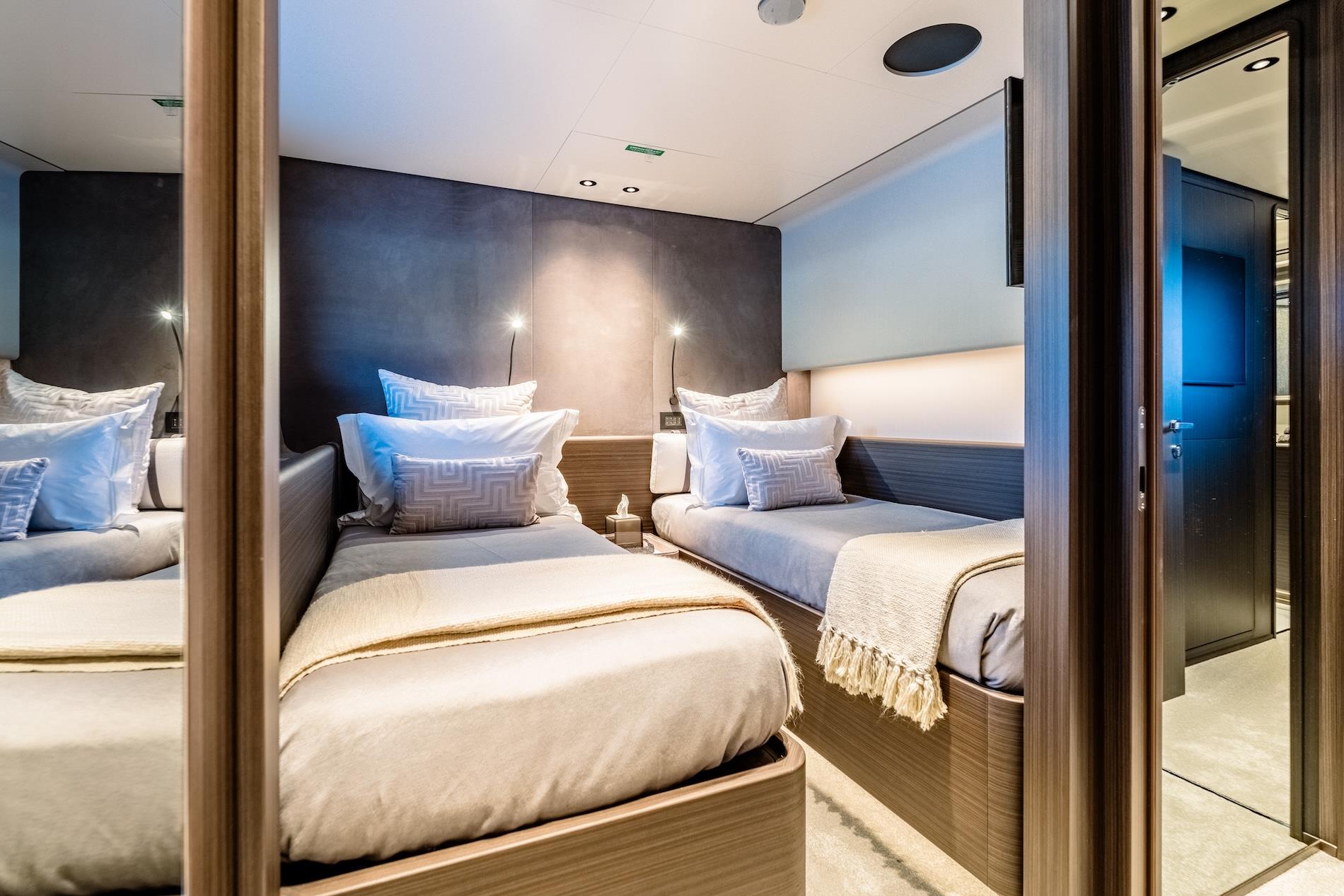 2024 CUSTOM LINE NAVETTA 30 